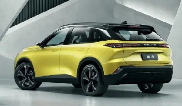 北京汽車魔方最新消息 新車售價(jià)10萬(wàn)一臺(tái)(搭載1.5T發(fā)動(dòng)機(jī))