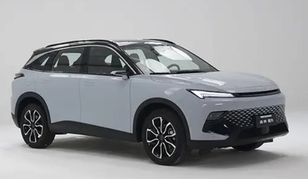 北京汽車魔方多少錢 2022款魔方售價(jià)10萬(落地11萬)