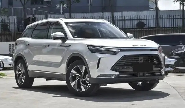 北京x7和哈弗h6哪個好，北京x7動力參數(shù)略高（哈弗h6配置堪稱豪華）