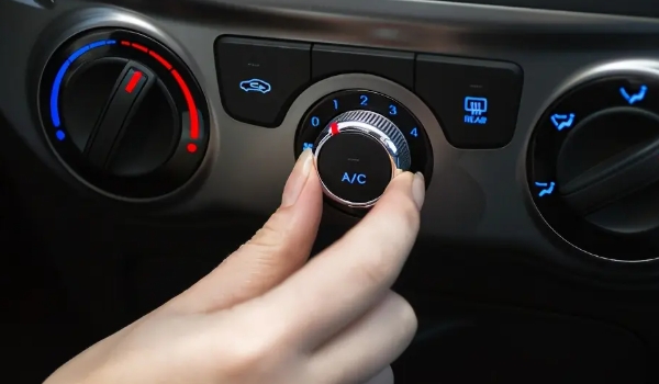 汽車空調有風但不制冷，四個原因三種解決方案