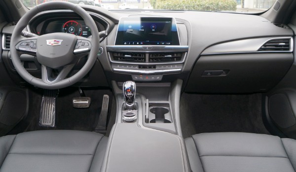 凱迪拉克ct5最新圖片及參數(shù) 車身長(zhǎng)達(dá)4.9米(搭載2.0T發(fā)動(dòng)機(jī))