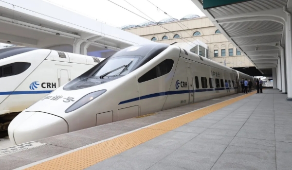 動車和高鐵有什么區(qū)別，有四個明顯的區(qū)別（車次/速度/鐵軌/行駛要求）