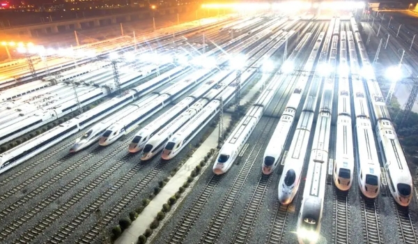 動車和高鐵有什么區(qū)別，有四個明顯的區(qū)別（車次/速度/鐵軌/行駛要求）