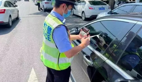 違停扣多少分罰款多少，具體看處于什么地方（市區(qū)違停只罰款200元不扣分）