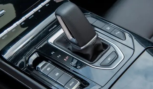 本田繽智的s檔是什么意思 運(yùn)動(dòng)檔位(超車(chē)的時(shí)候使用)