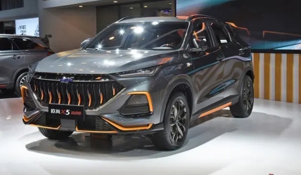 長(zhǎng)安歐尚x5價(jià)格2021款落地價(jià)，在售2021款報(bào)價(jià)6萬(wàn)起（全款落地最低8萬(wàn)）