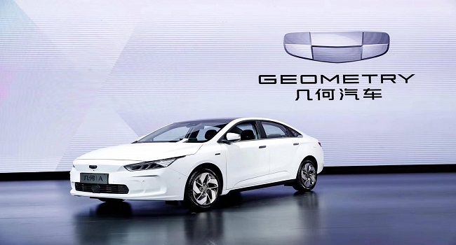 吉利電動(dòng)汽車5萬(wàn)左右，續(xù)航322km充電半小時(shí)