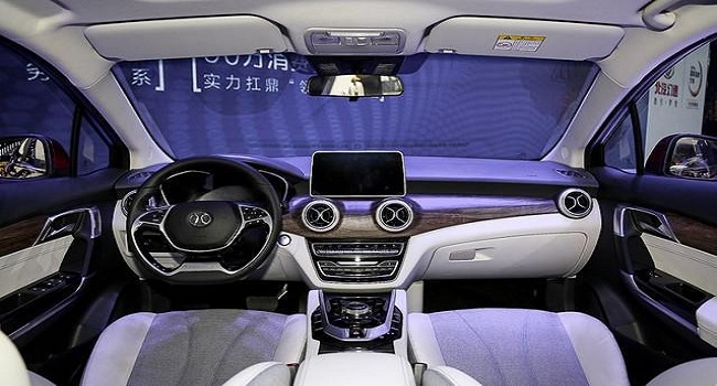 北汽eu5續(xù)航多少公里，續(xù)航強(qiáng)充電也方便