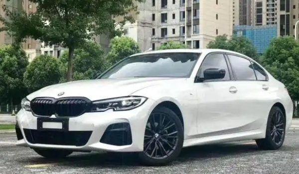 寶馬325li報價2022款落地價，2022新款報價31萬（全款落地最低33萬）