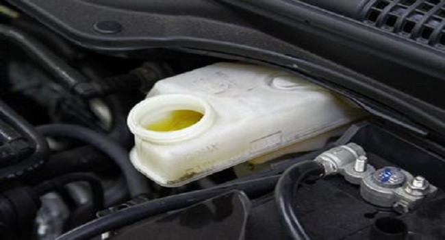 剎車油多長(zhǎng)時(shí)間更換一次，安全駕駛定期保養(yǎng)有必要