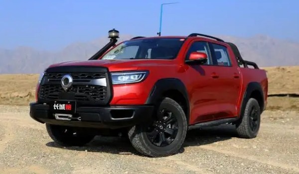 四驅(qū)柴油皮卡哪個(gè)好 炮售價(jià)10萬一臺(tái)(車身長(zhǎng)達(dá)5.4米)