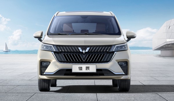 七座商務(wù)車10萬(wàn)以內(nèi) 五菱佳辰售價(jià)6萬(wàn)(搭載1.5T發(fā)動(dòng)機(jī))