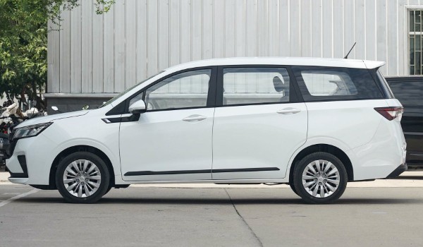 七座商務(wù)車10萬(wàn)以內(nèi) 五菱佳辰售價(jià)6萬(wàn)(搭載1.5T發(fā)動(dòng)機(jī))