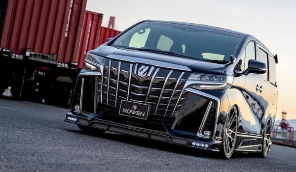 豐田埃爾法頂配配置及圖片 車(chē)身長(zhǎng)達(dá)4.9米(搭載2.5L發(fā)動(dòng)機(jī))