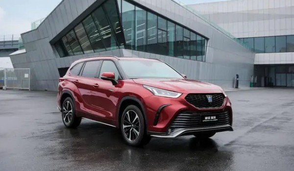 豐田皇冠陸放2022款報(bào)價(jià)及圖片 新款售價(jià)27萬(wàn)一臺(tái)(沒(méi)有2022款車(chē)型)