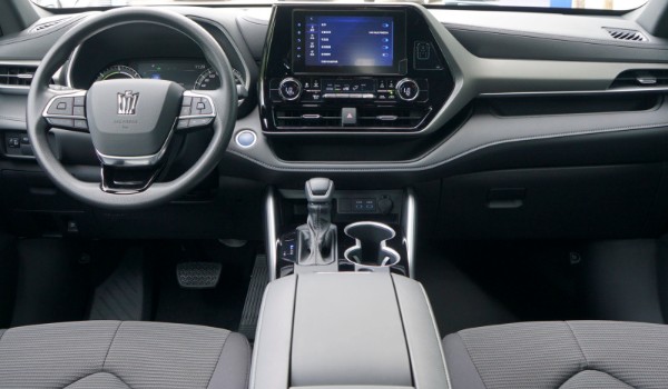 豐田皇冠陸放的油耗是多少 百公里油耗實(shí)測(cè)6L(一公里5毛錢(qián))