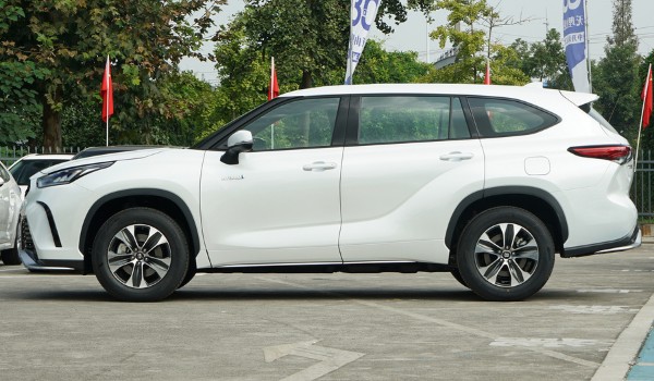 豐田皇冠陸放的油耗是多少 百公里油耗實(shí)測(cè)6L(一公里5毛錢(qián))