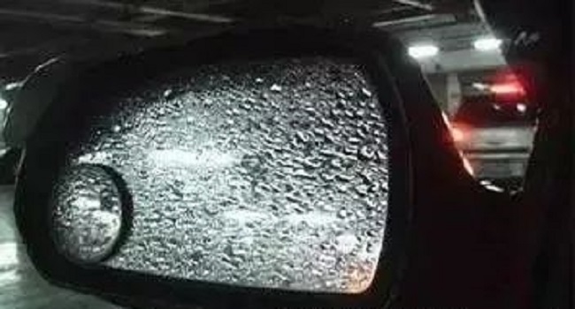 后視鏡有雨水看不清楚怎么辦，安全駕駛最重要