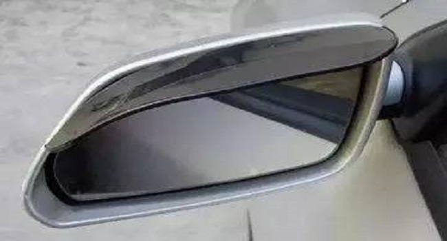 后視鏡有雨水看不清楚怎么辦，安全駕駛最重要