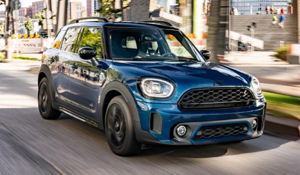 寶馬迷你mini新款報(bào)價(jià) 新車售價(jià)19萬一臺(二手價(jià)8萬)