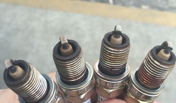 火花塞會影響動力和油耗嗎 對動力和油耗有影響（需定期進行更換）