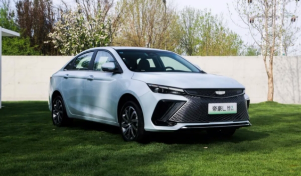 吉利帝豪l雷神hix油電混動版價(jià)格 新車在售指導(dǎo)價(jià)格12.98到14.58萬元