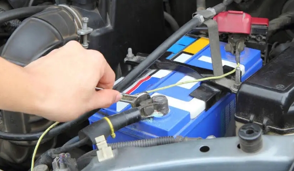 汽車蓄電池幾年換一次，新車保質(zhì)期三年或10萬多公里