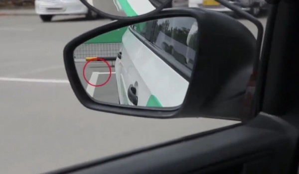 倒車入庫怎么找點(diǎn)位最準(zhǔn)確 做好四個(gè)步驟(坐姿后視鏡方向盤車速)
