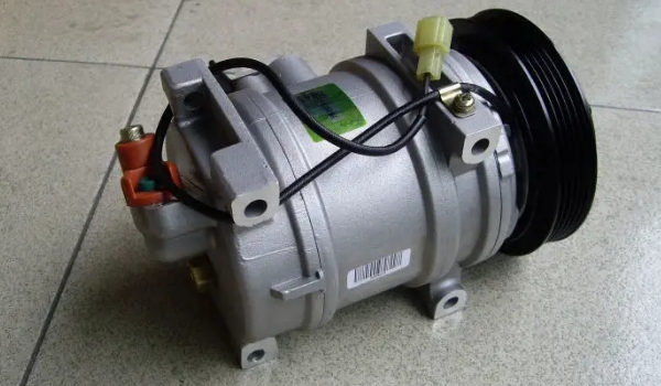 汽車空調(diào)壓縮機(jī)多少錢，具體要根據(jù)壓縮機(jī)大小而定（最小的僅需幾百塊）