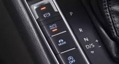 自動(dòng)駐車(chē)怎么正確使用，配合電子手剎就是雙重保護(hù)