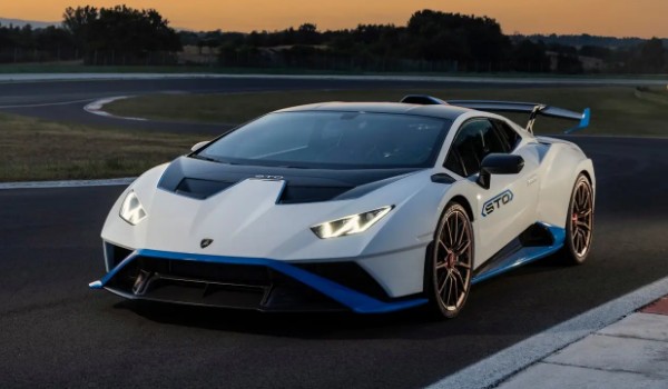 蘭博基尼車價(jià)多少錢 Huracan售價(jià)390萬(wàn)元(Urus售價(jià)294萬(wàn))