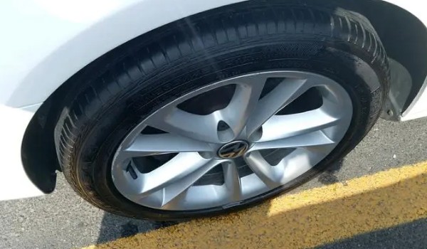 大眾cc用什么牌子的輪胎 采用米其林輪胎(靜音效果好抓地性強(qiáng))