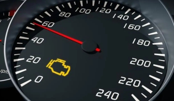 發(fā)動(dòng)機(jī)故障燈亮了還能開嗎，能開但是最好不要開