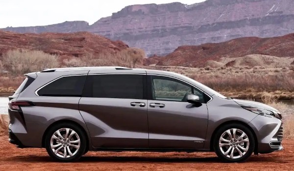 豐田塞納2022款圖片報(bào)價(jià) 新款售價(jià)30萬(第七年保值率46%)