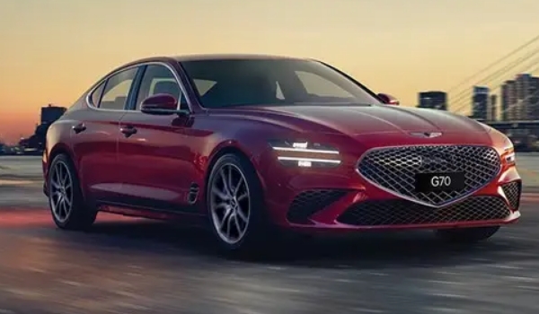 捷尼賽思g70怎么樣，搭載2.0T+8AT的動力組成（尺寸空間寬敞舒適）