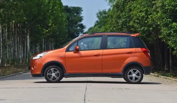 海馬愛(ài)尚ev純電動(dòng)汽車怎么樣 續(xù)航可達(dá)100km(配置功能豐富)