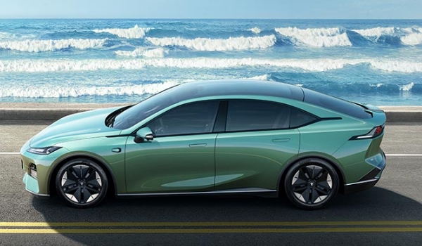 長(zhǎng)安深藍(lán)sl03增程版純電續(xù)航，純電續(xù)航超過(guò)200km（綜合續(xù)航超過(guò)1200km）