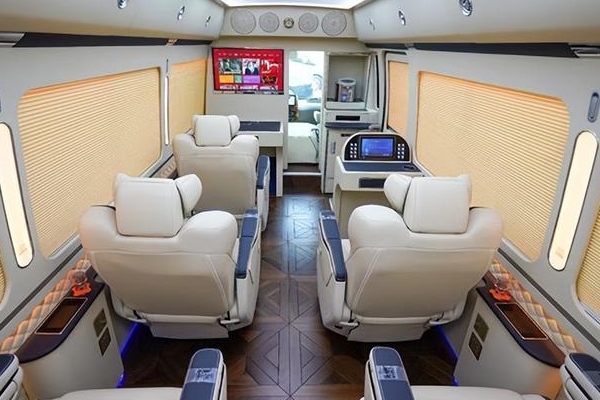 豐田考斯特9座商務(wù)車多少錢，市場報價90萬起（裸車最高優(yōu)惠12萬）