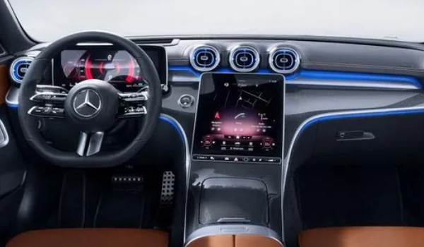 奔馳c級(jí)內(nèi)飾圖片，極具科技感和質(zhì)感