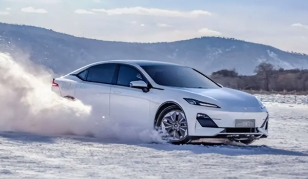 長安深藍(lán)sl03增程版可插電嗎 可以插電（需要選裝）