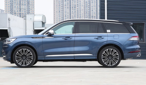 林肯飛行家的參數(shù)配置 搭載3.0T發(fā)動(dòng)機(jī)(車身長達(dá)5米)