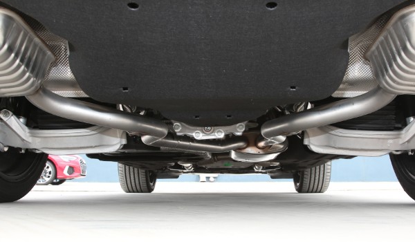 林肯飛行家的參數(shù)配置 搭載3.0T發(fā)動(dòng)機(jī)(車身長達(dá)5米)