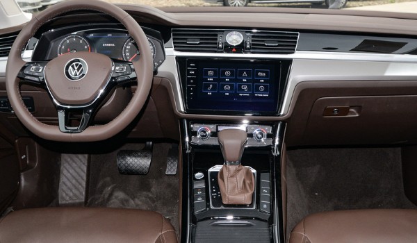 大眾輝昂與奧迪a6哪個(gè)好 奧迪a6動(dòng)力更強(qiáng)(途昂頂配44萬(wàn))