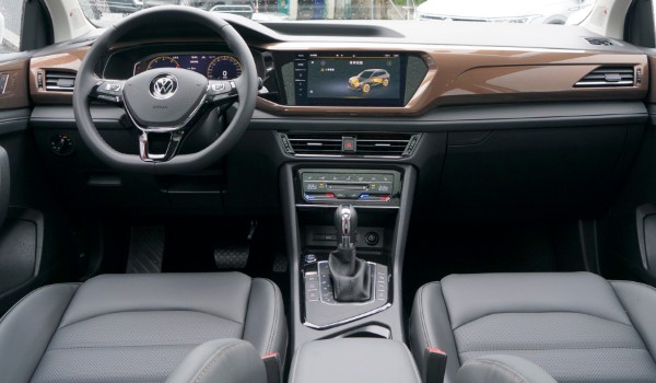 大眾途岳和現(xiàn)代ix35哪個(gè)好 現(xiàn)代ix35長達(dá)4.5米(途岳配置豐富)