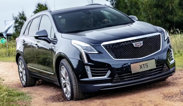 凱迪拉克xt5油耗高嗎，油耗節(jié)?。▽?shí)測(cè)油耗9L左右）