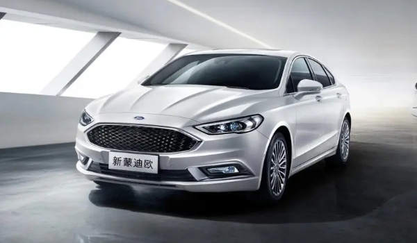 福特蒙迪歐怎么樣，標配2.0T+8AT的動力總成（尺寸參數(shù)越級）