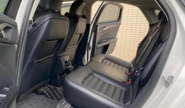 福特蒙迪歐怎么樣，標配2.0T+8AT的動力總成（尺寸參數(shù)越級）