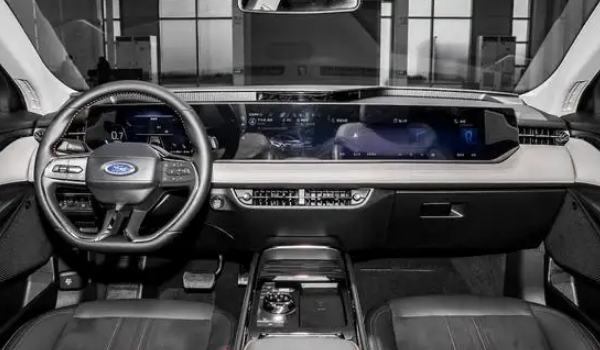 福特蒙迪歐怎么樣，標配2.0T+8AT的動力總成（尺寸參數(shù)越級）