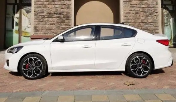 福特福克斯2022款報價及圖片 2022款?？怂故蹆r11萬元(落地13萬)