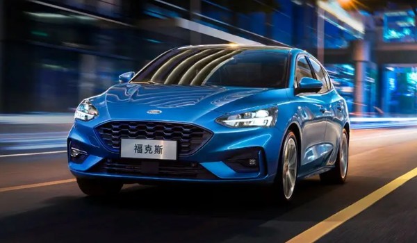 福特?？怂故鞘裁醇?jí)別的車 定位a級(jí)轎車(車身長達(dá)4404mm)